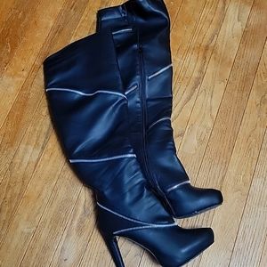 Womens size 7 boot 5 inch heel